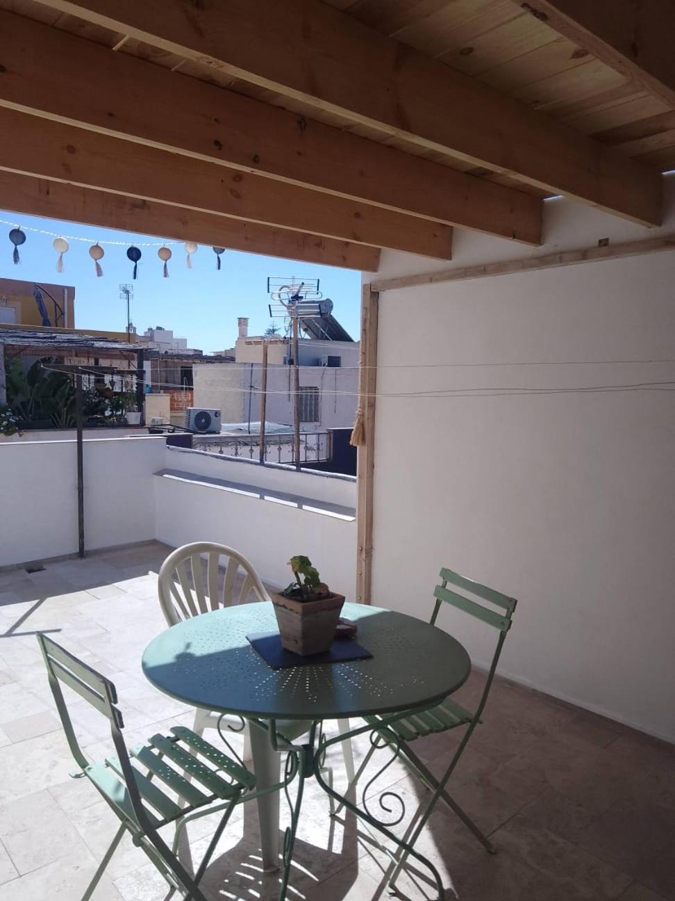Casita La Paloma Bonita Del Pescador Hasta 5 Personas En El Casco Antiguo La Medina Centro Almeria Bajo Alcazaba Terraza Buena Vista Parking Privado Y Sabanas En Opcion Exterior photo